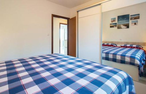 2 Bedroom Awesome Apartment In Labin - Photo 11