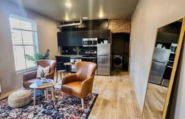 Stylish Cozy Studio in Detroit - Photo 8