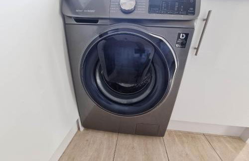 2 Bedroom House Perfect for Family Work Stays Easy Access to Manchester Oldham - Foto 2