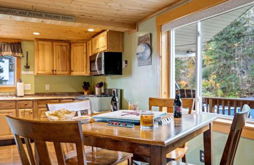 The Chalet - Spacious 7 bedroom near Sugarloaf, on Snowmobile and UTV trails, Hiking, Golf and Flagstaff Lake across the street - Foto 69