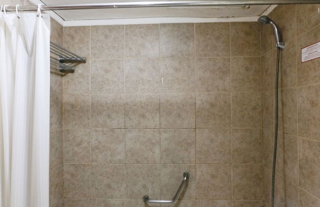 Simply 2Br (No Kitchen) At Apartment Marbella Suites Dago Pakar Bandung - Photo 16