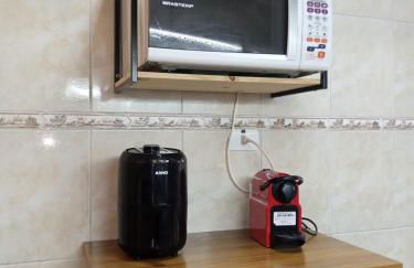 Apto Com Sacada e Ar Condicionado a 2 minutos da Praia - Foto 13