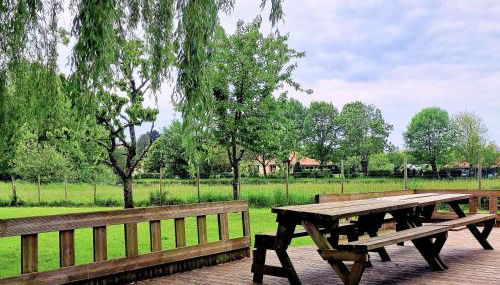 Grand Gîte Le Saule en Scie - 3 étoiles - Spa chauffé, 12 à 14 pers, jardin clos, 30 mn PuyduFou - Foto 4, Garden, Garden view