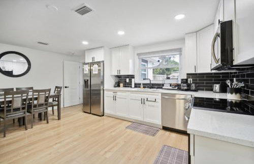 3Bd 2Ba House with Parking Laundry and Large Patio - Foto 20