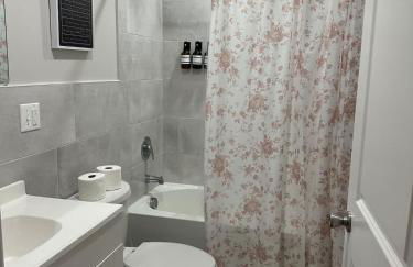 Spacious 6 Bedroom Home with NYC Access & Parking! - Foto 37