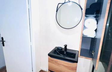 Joli studio une pièce entièrement rénové et équipé classé 2 étoiles - Foto 16