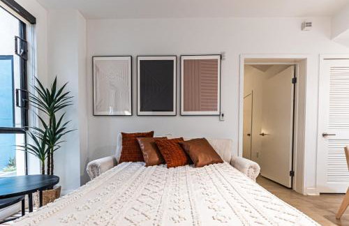 Stylish 2BDR & 2BTH - 15 mins walk to the beach! - Foto 17