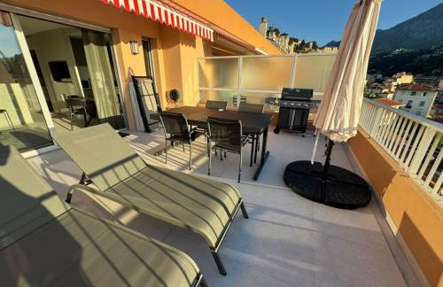 Dernier étage coeur Menton, vue mer parking privé - Photo 4