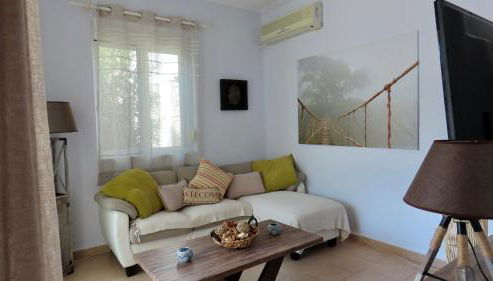 Phoebes Place At Kalamaki Court, 2 Bedroom Villa With A Shared Pool - Foto 3