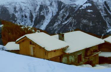 Chalet confortable à Sainte-Foy-Tarentaise avec vue sur la montagne - Photo 2