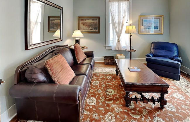 Historic Elegance - Photo 12