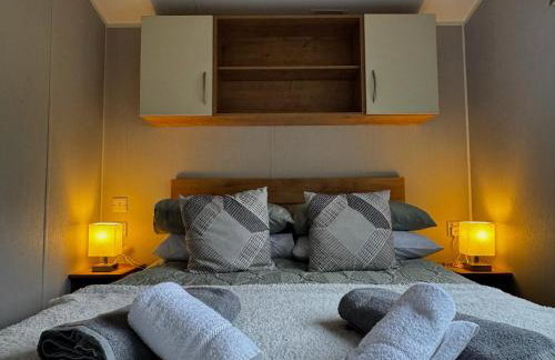 The Lake House - Quiet, Dog Friendly, By the Lake, Free Parking - Photo 29