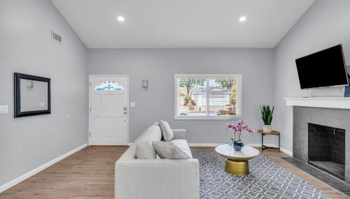 Sunny Simi Valley Valley 4BR 3BR LTR Modern Home Dedicated Work Place High Speed internet - Foto 3