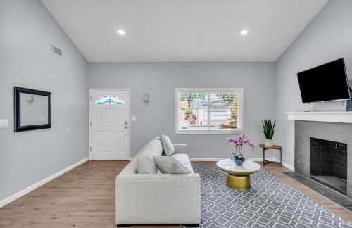 Sunny Simi Valley Valley 4BR 3BR LTR Modern Home Dedicated Work Place High Speed internet - Foto 3