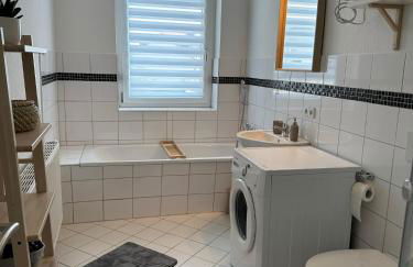 Große Ferienwohnung für Gruppen und Familien bis 8 Personen mit Balkon - Foto 11