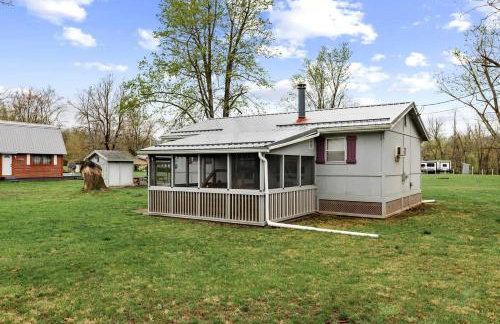 Serene Riverfront Cabin Haven near South Branch Potomac River in West Virginia - Foto 11