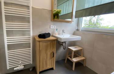 Modernes Apartment am Hafen mit Seeblick - Photo 19