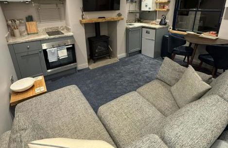 Driftwood Den - Photo 1