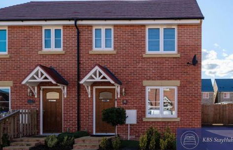 Stylish Innsworth home with garden & parking - Photo 1