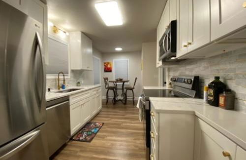 Charming Brick Home with bonus space & foosball - Foto 1