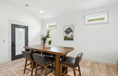 Brand New Cool Comfy Lawrence Retreat Duplex - Photo 20