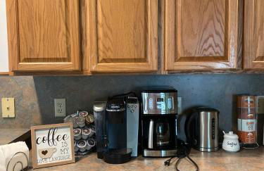 Pocono Hideout Family Home with Hot Tub Deck Sunroom Pool Big Bass Lake Larsen Lake Gouldsboro Clifton Township - Foto 64