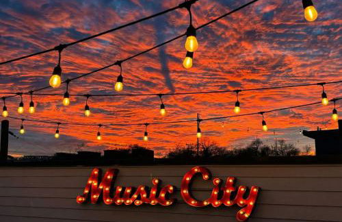 New NashVegas Downtown Rooftop City Views 13Beds - Foto 5