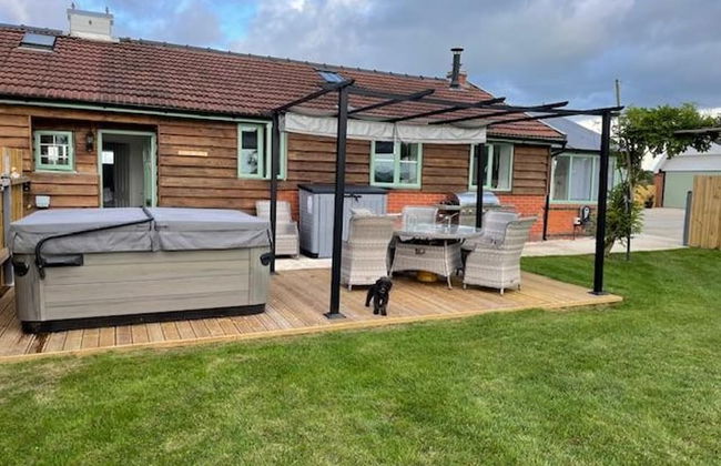 Barn Retreat/ Hottub/ Bbq/ Petsok/wi-fi - Photo 1