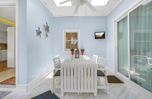 Cozy cottage w creekside fire pit & patio - Foto 28