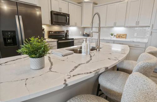 Lakefront Topsider Condo w/ Boat Slip, 2 Pools & Large Deck - Foto 12