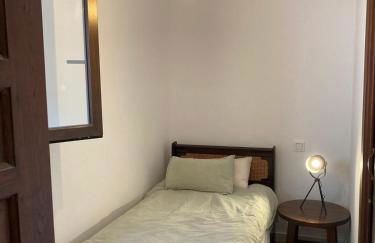 Habitación individual tranquila con baño privado en piso compartido - Photo 1