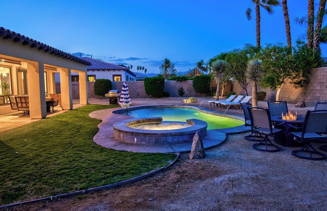 Luxury Resort Style Living w/ Pool & Jacuzzi - Foto 35