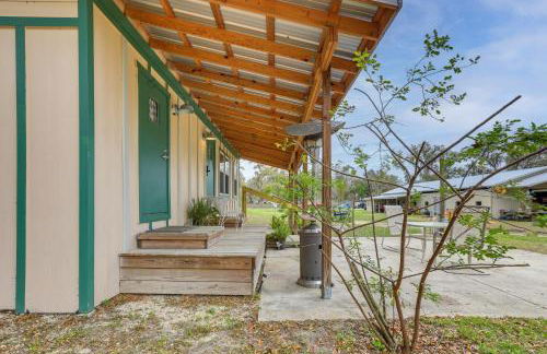 Morriston Getaway with Patio - Near HITS Farm! - Foto 17