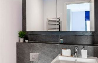 King beds apartment with en-suite, private balcony and elevator by iconic Portobello Market - Foto 25