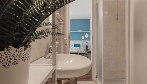 Crema, terrazza, a pochi passi dal centro città - Photo 4, Shower