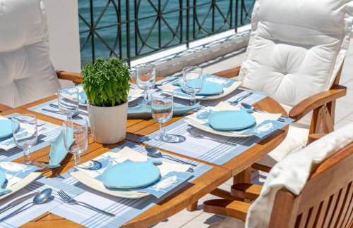 Beachfront Modern Apartment - Photo 28