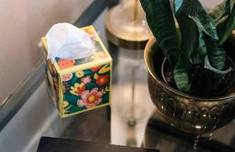 Quiet Creekside Walk to Downtown - Foto 33