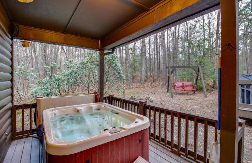 Hot Tub and Fire Pit Wooded Cabin Near DeSoto Park! - Foto 23