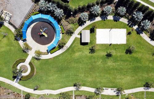 Cozy 3 Bedroom Townhouse Near Disney w/ Patio - Foto 24