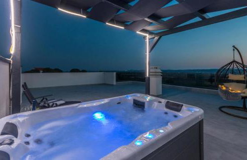 Cozy Home In Tinj With Wifi - Foto 7