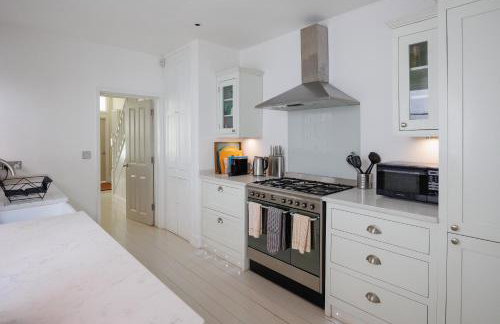 Beautiful house, Cirencester centre, parking - Photo 15