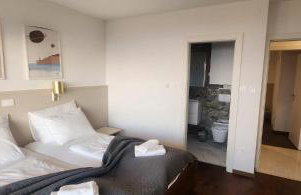 Modern 3BR Apartment with Private Pool, Sea View & Garage - Foto 4
