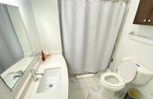 Gorgeous Refurbished 1Bdrm and 1Den Home - Foto 23