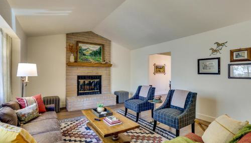 Pet-Friendly Escape w/ Game Room & Fire Pit! - Foto 5