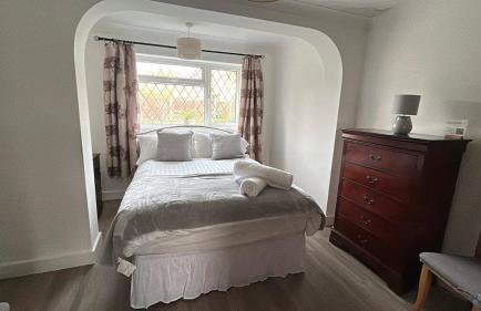 Peaceful 2-Bed Bungalow with Garden & Parking in Bramley Village, Rotherham - Foto 6