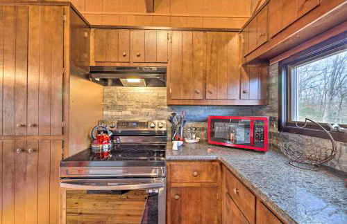 Fire Pit and Grill Lakefront Poconos Cottage! - Foto 12