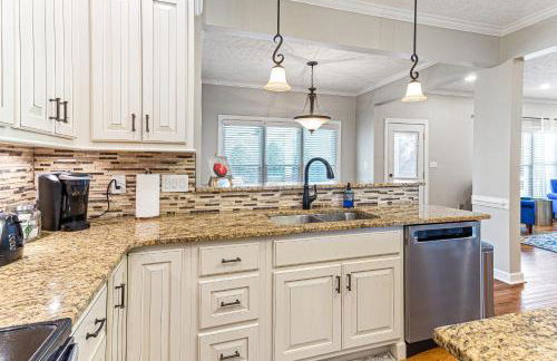 Amazing Home w/ Huge Pool, Game Tables, Movie room, and More! - Foto 24