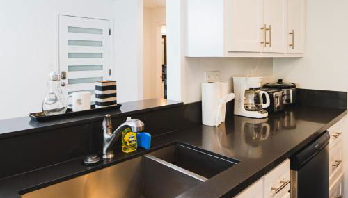 Chic 1-Bedroom with Dinning area in Central Location Close to Downtown with Free Parking - Foto 2, dishwasher, toaster