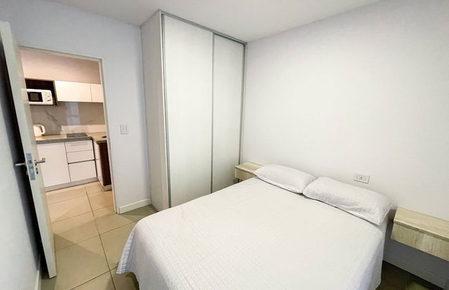 Impeccable 1 Bedroom Apartment in a Lively Area of Rosario - Photo 2