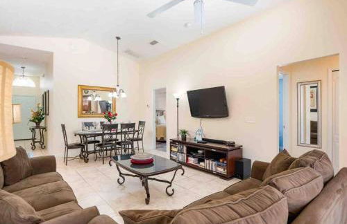 5 bedroom, 7 bed , 3 bathroom Midterm Rental Home with Pool and Game room, near Disney - Foto 20